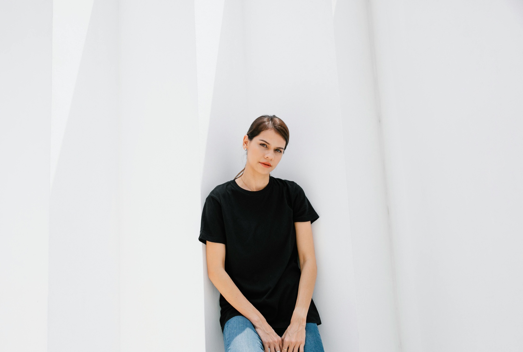 Heavyweight black tee, white wall